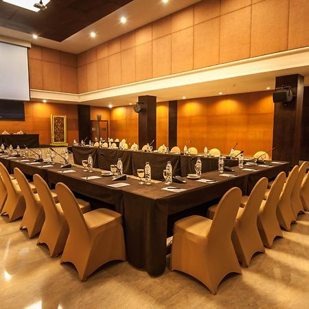 Claro Makassar Hotel & Convention Exterior photo