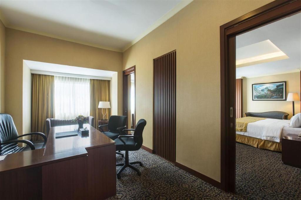 Claro Makassar Hotel & Convention Exterior photo